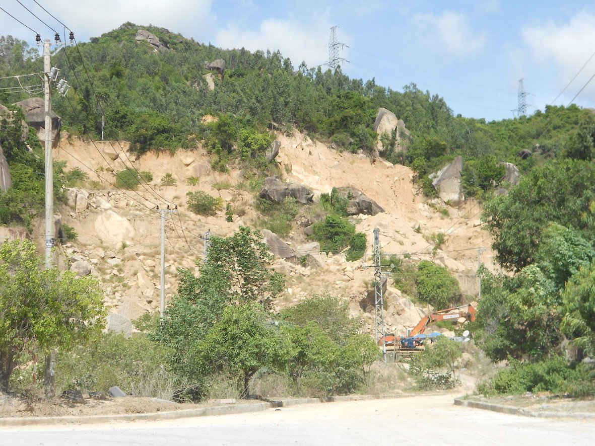 Trước sự bất cập trong khai thác khoáng sản tại núi Hòn Chà, tỉnh Bình Định quyết định thành lập đoàn kiểm tra.