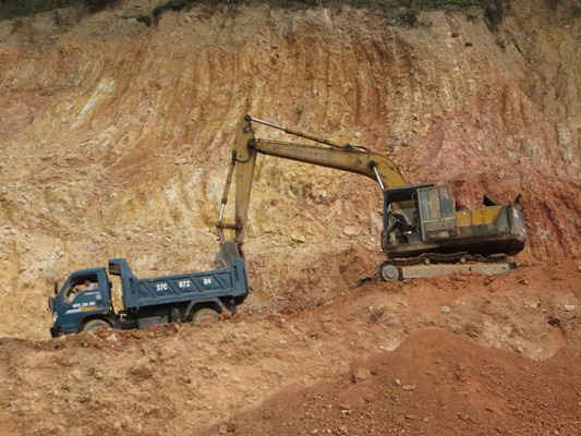Khai thác đất trái phép được giải thích bởi lý do không có quy hoạch mỏ đất liệu đã phải lời giải thích hợp lý của những người có trách nhiệm?