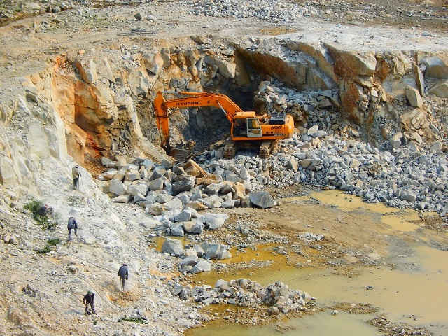 Hoạt động khai thác đá của Công ty CP VLXD Lộc Tiến
