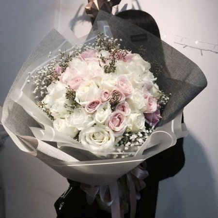 Hoa hồng trà pastel là một trong những sản phẩm bán chạy của các shop hoa online