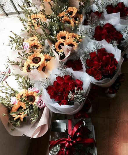 Hoa ngoại nhập được tiêu thụ nhiều chủ yếu là hoa hồng, hoa hướng dương, cẩm tú cầm