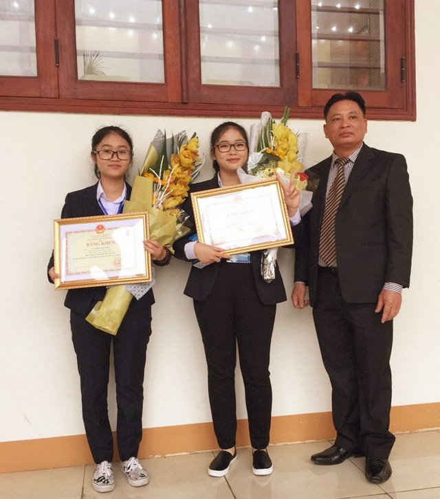 Hai nữ sinh chuyên Hóa ứng dụng kiến thức thực hiện ước mơ chế thuốc ung thư hiệu quả, giá rẻ cho người Việt