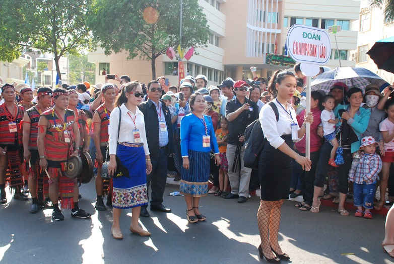 Nhiều đoàn khách quốc tế tham gia Lễ hội đường phố.