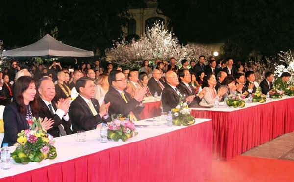 Ủy viên Bộ Chính trị, Bí thư Thành ủy Hà Nội Hoàng Trung Hải và lãnh đạo thành phố cùng các đại biểu tại lễ khai mạc