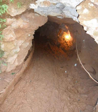 Khai thác theo kiểu đào hầm sâu xuống lòng đất rất nguy hiểm