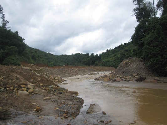 Nước suối Nậm Huống bị ô nhiễm nghiêm trọng