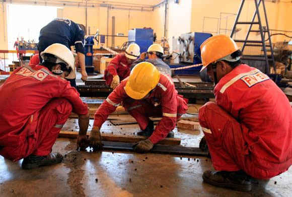 Người lao động PVMR tham gia sửa chữa, bảo dưỡng nhà máy Đạm Phú Mỹ