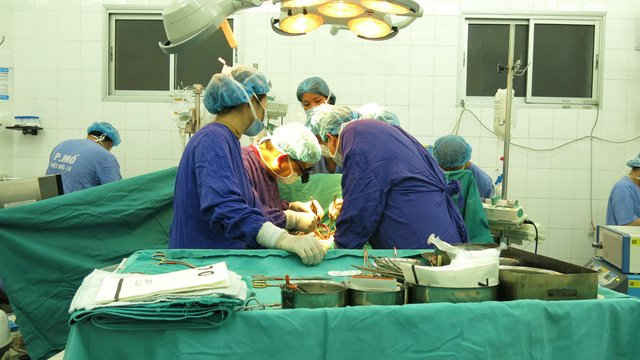 Ca phẫu thuật tim của bé Đạt là ca ghép tim đầu tiên tại Việt Nam dành cho bệnh nhi nhỏ tuổi, được ghép từ quả tim của người lớn hiến tặng.