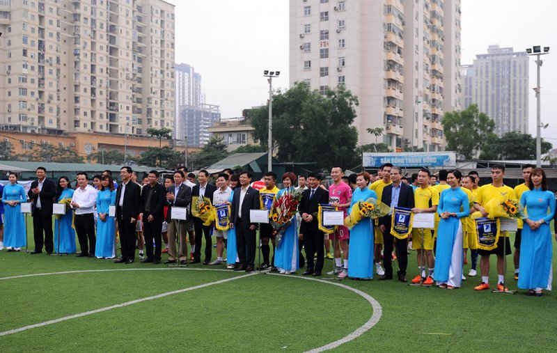 (TN&MT) - Ngày 16/03 tại Hà Nội đã diễn ra Giải bóng đá thanh niên chào mừng kỷ niệm 10 năm Ngày thành lập Đảng bộ Khối Doanh nghiệp Trung ương (11/4/2007 – 11/4/2017), với sự tham dự của 8 đội bóng đến từ các đơn vị trực thuộc Đảng bộ Khối.