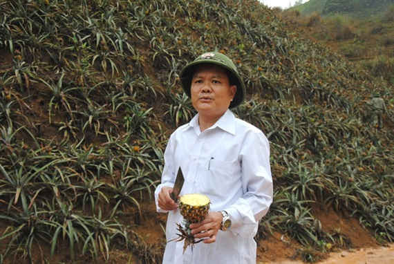 Ông Phạm Đăng Năm, Bí thư Đảng ủy xã Bản Lầu bức xúc thay hàng chục hộ dân