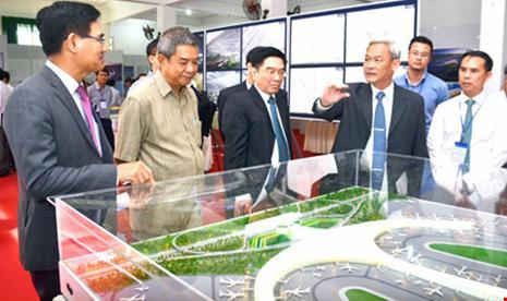 Lãnh đạo tỉnh Đồng Nai trao đổi về phương án thiết kế kiến trúc sân bay Long Thành.