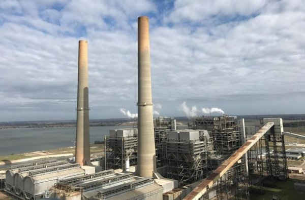 Thiết bị sử dụng để thu khí thải CO2 tại một nhà máy nhiệt điện chạy bằng than của NRG Energy, nơi lượng khí các-bon thu được từ nhà máy sẽ được sử dụng để chiết xuất dầu thô từ một mỏ dầu gần đó ở Thomspsons, Texas, Mỹ vào ngày 9/1/2017. Ảnh: REUTERS / Ernest Scheyder