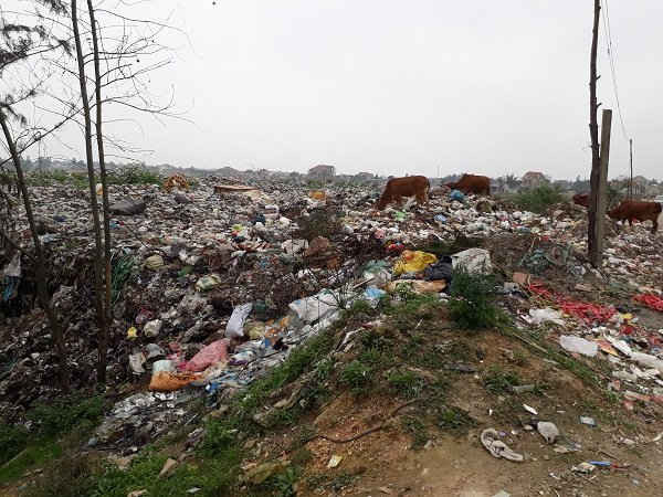 Bãi rác thải khổng lồ tại xã Diễn Ngọc