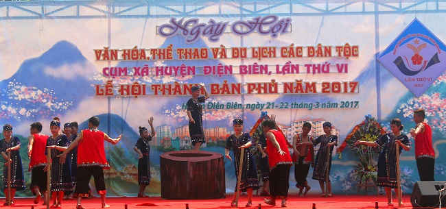 Lễ hội đền Hoàng Công Chất - Thành Bản Phủ và Ngày hội văn hóa, thể thao và du lịch các dân tộc cụm xã huyện Điện Biên lần thứ VI với nhiều tiết mục văn nghệ đặc sắc