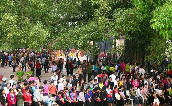 Lễ hôi thu hút đông đảo du khách từ nhiều vùng miền.