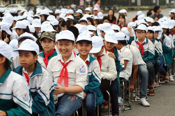 Các em thiếu niên, nhi đồng Bắc Ninh tham gia Lễ mít tinh