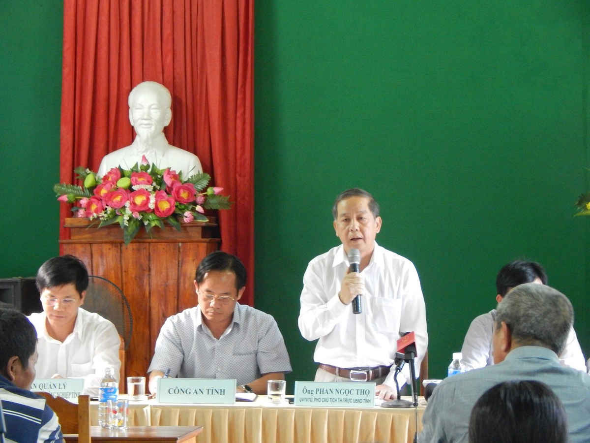 Ông Phan Ngọc Thọ - Phó Chủ tịch UBND tỉnh Thừa Thiên Huế trả lời kiến nghị của người dân