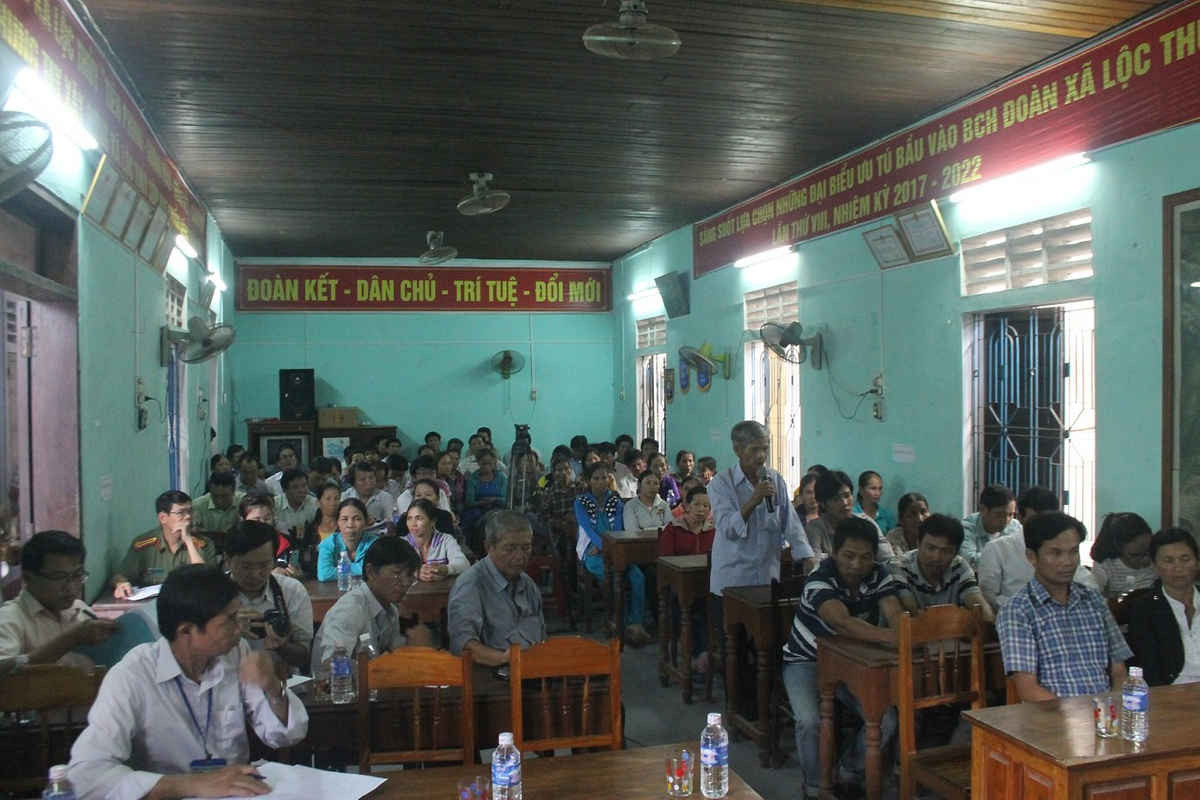 Người dân thôn Nam Phước có mặt đông đủ để đối thoại với chính quyền tìm kiếm những biện pháp phù hợp để giải quyết ô nhiễm