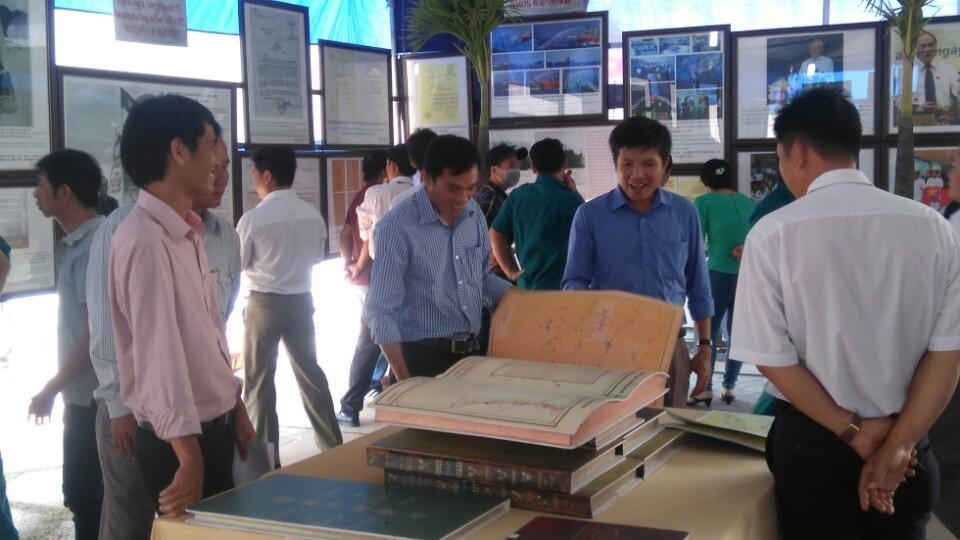  Triển lãm bản đồ và trưng bày tư liệu “Hoàng Sa, Trường Sa của Việt Nam - Những bằng chứng lịch sử và pháp lý”, đã thu hút hàng trăm người,người,