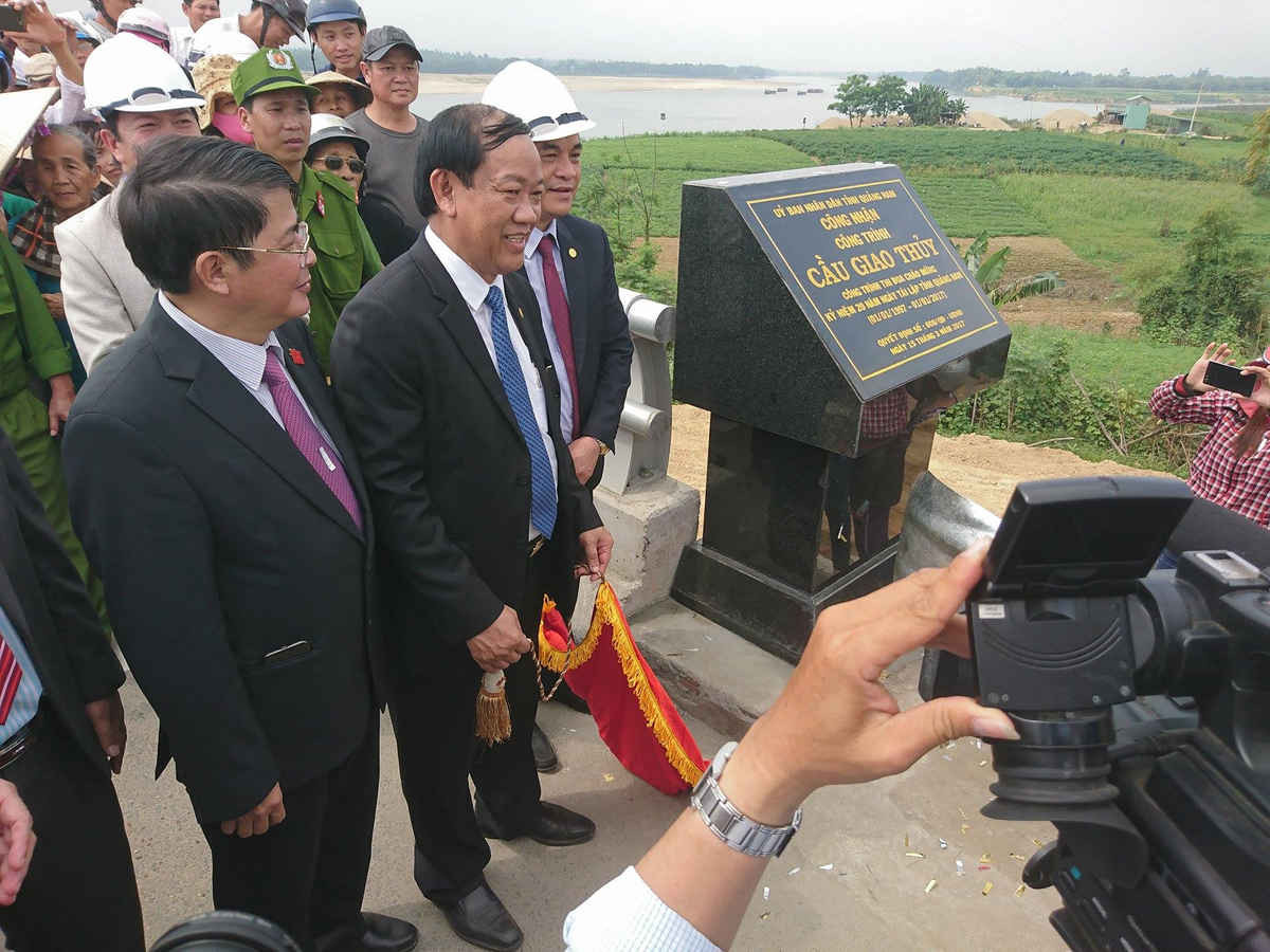 Lễ gắn biển công trình Cầu Giao Thuỷ 20 năm tái lập tỉnh Quảng Nam (1997 - 2017)
