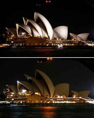 Một bức ảnh kết hợp cho thấy Nhà hát Opera Sydney trước và trong lễ kỷ niệm lần thứ mười của Giờ trái đất ở Sydney, Úc, ngày 25/3/2017. Ảnh: REUTERS / David Gray