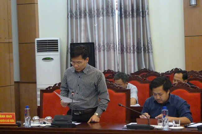 Ông Phan Tiến Diện, Phó Giám đốc Sở TN&MT Sơn La báo cáo nhanh tiến độ cấp GCNQSDĐ lần đầu trên toàn tỉnh
