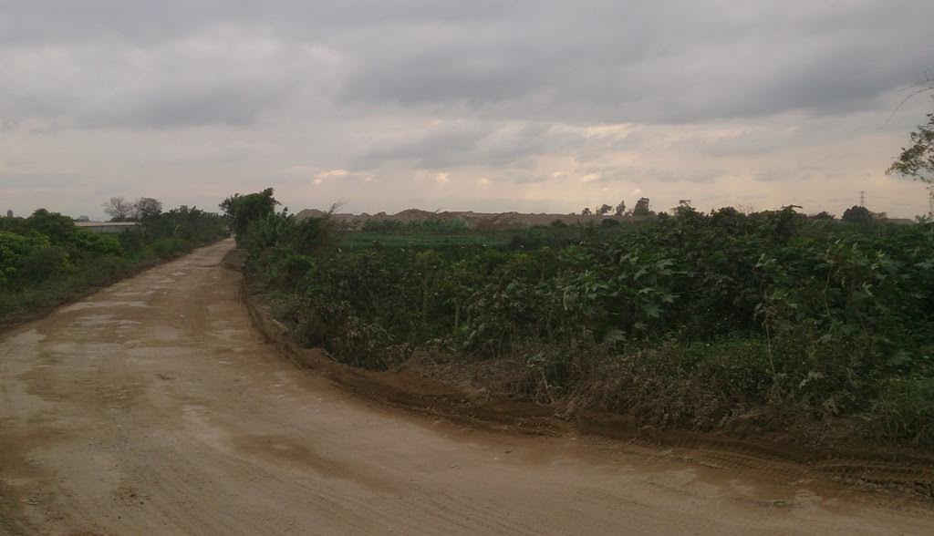 Điểm tập kết cát Mễ Sở nằm giáp ranh hai huyện Khoái Châu và Văn Giang - một điểm nóng về xe quá tải