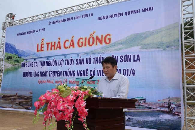 Ông Lò Minh Hùng, Phó Chủ tịch UBND tỉnh Sơn La phát biểu tại Lễ thả cá