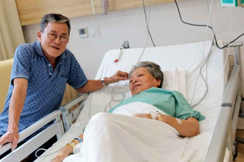  Một ngày sau ca thủ thuật thay van động mạch chủ qua da, bệnh nhân Huỳnh Như Huỳnh đã tỉnh táo và dần hồi phục
