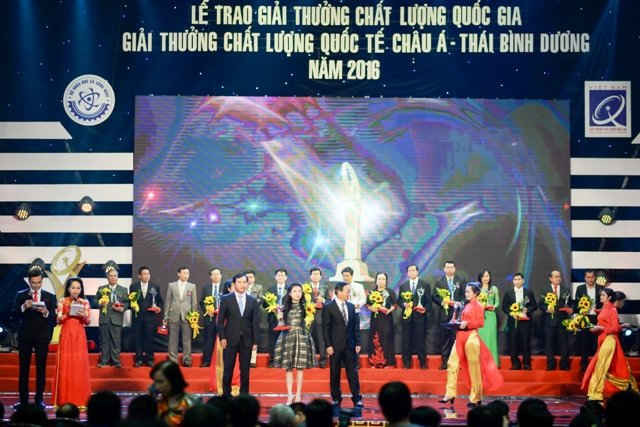 PTGĐ Tập đoàn Tân Á Đại Thành Nguyễn Phương Anh nhận Giải thưởng Chất lượng quốc gia 2016