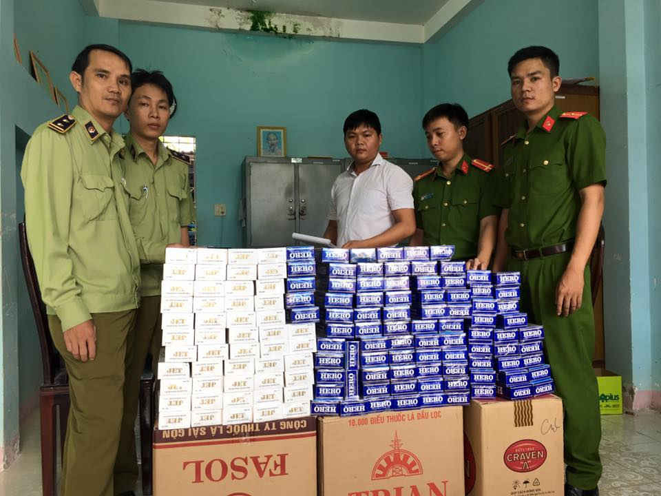 Kinh doanh thuốc lá nhập lậu được Đội QLTT số 5 phát hiện tại một cơ sở tạp thuộc xã Gia An, huyện Tánh Linh với số lượng lên đến 1.360 bao