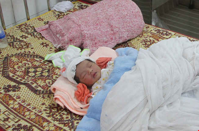 Bé trai sơ sinh đang được chăm sóc tại Bệnh viện đa khoa tỉnh Quảng Trị