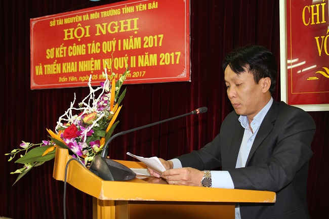 Ông Nguyễn Đình Chiến – Chủ tịch UBND huyện Trấn Yên đề nghị Sở TN&MT tỉnh xem xét, giải quyết một số vấn đề vướng mắc liên quan đến lĩnh vực đất đai, công tác bảo vệ môi trường trên địa bàn huyện
