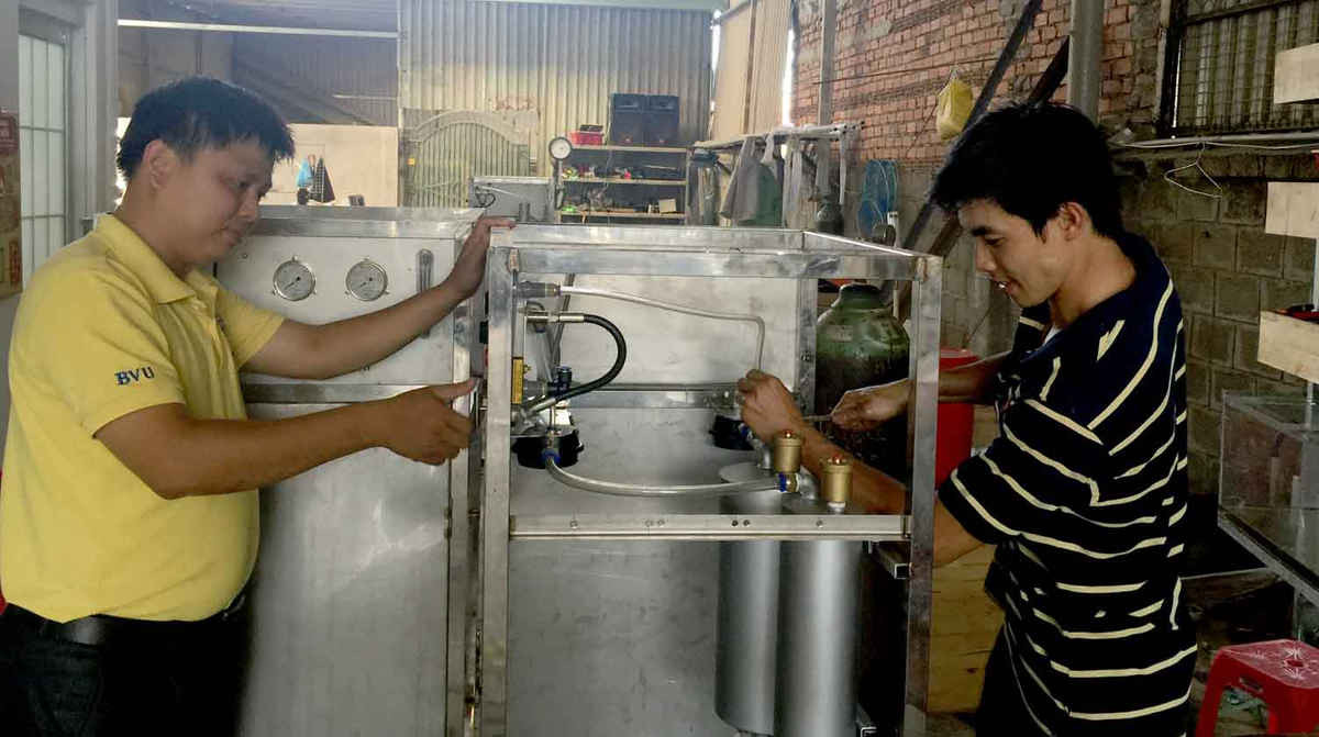 Nhóm giảng viên Khoa cơ khí trường Đại học BR-VT sản xuất máy lọc nước biển thành nước ngọt