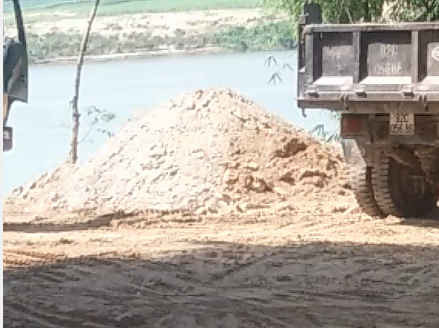 Một bến tập kết cát trái phép tại xã Duy Hòa – huyện Duy Xuyên gây bức xúc trong nhân dân