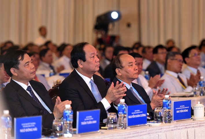 Thủ tướng Nguyễn Xuân Phúc và các đại biểu dự Hội nghị Xúc tiến đầu tư tỉnh Bình Thuận.