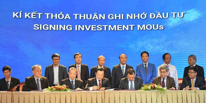 Thủ tướng Nguyễn Xuân Phúc chứng kiến lễ ký kết biên bản ghi nhớ đầu tư vào tỉnh Bình Thuận
