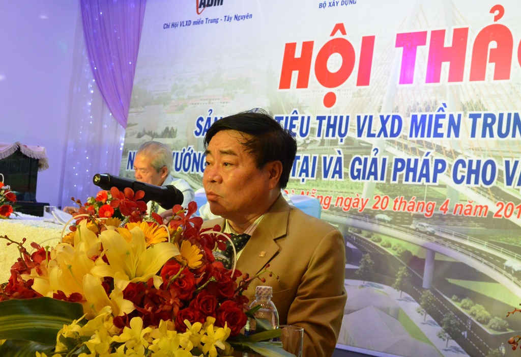 Ông Trần Xuân Đính – Phó Chủ tịch Hội Vật liệu xây dựng Việt Nam phát biểu tại Hội thảo