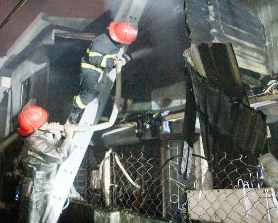 Một vụ cháy đã làm đổ sập hoàn toàn một ngôi nhà trên địa bàn quận Hải Châu (TP. Đà Nẵng) vừa qua