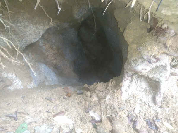 Hầm đá khai thác theo hình cổ chai, thế nên không may sập hầm phu đá chỉ có bỏ mạng dưới lòng đất.