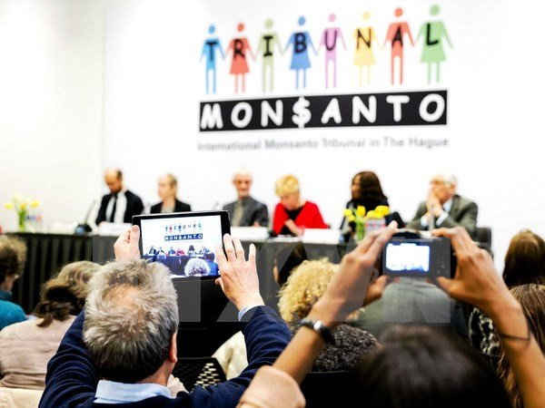 Phiên tòa luận tội tập đoàn hóa chất Monsanto tại La Hay (Hà Lan) ngày 18/4. (Nguồn: AFP/TTXVN)