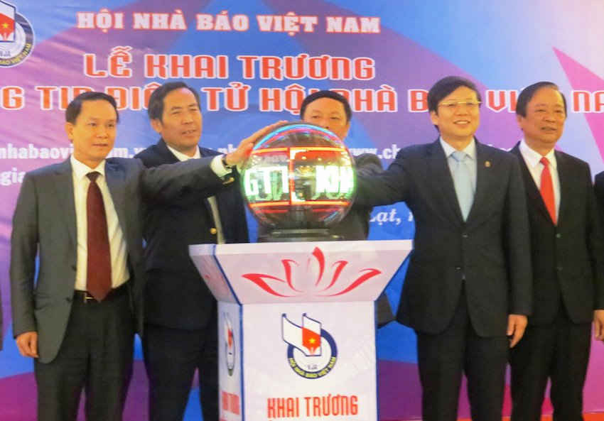 Hội Nhà báo Việt Nam chính thức khai trương Cổng Thông tin điện tử của Hội tại địa chỉ www.hoinhabaovietnam.vn và www.nhabaovn.vn.