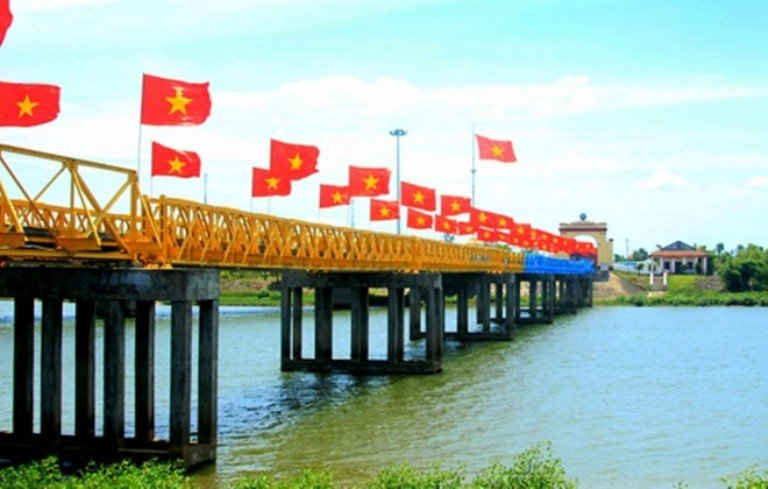 Cầu Hiền Lương nay đã liền mạch giao thông, nối hai bờ con sông Bến Hải. Ảnh minh họa