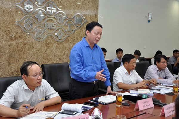 Bộ trưởng Bộ TN&MT Trần Hồng Hà phát biểu tại buổi làm việc chiều 27/4 