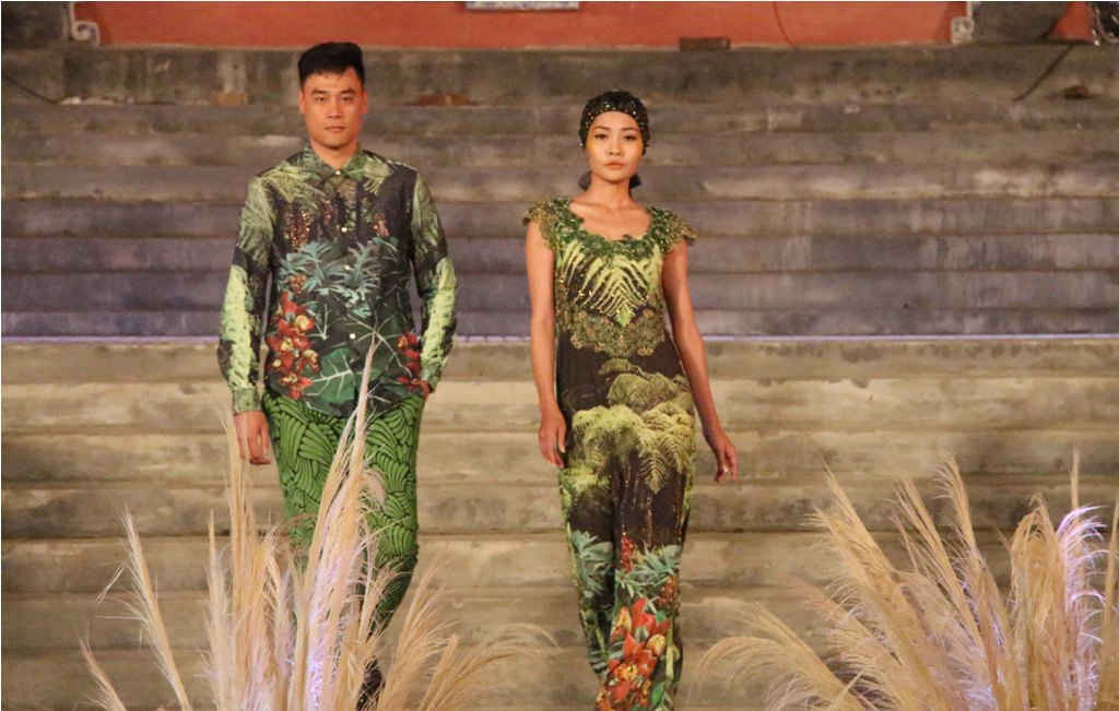 Các nhà thiết kế Việt Nam tham gia có nhiều tên tuổi lớn như NTK Minh Hạnh, Vũ Việt Hà, Chu La, Duy Nguyễn...