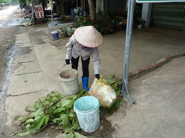 Nhờ tổ thu gom rác thải, giờ đây đường làng, ngõ xóm trên địa bàn xã Gia Phù luôn được giữ sạch sẽ