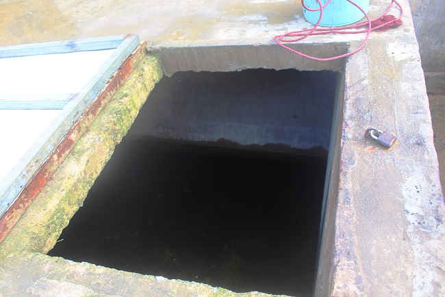 2. Bể chứa nước của trường PTDTBT THCS Trung Thu luôn trong tình trạng thiếu nước.