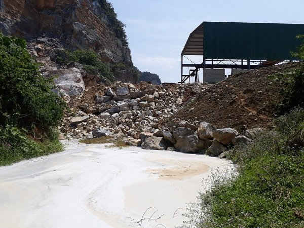Nước thải không qua xử lý từ xưởng đá