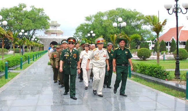 Những ngày Tháng 5, TP. Điện Biên Phủ đón nhiều đoàn cựu chiến binh về thăm chiến trường xưa
