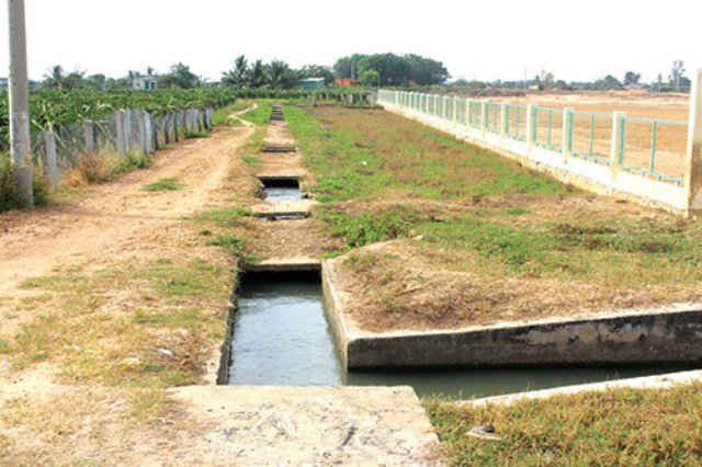 Tuyến kênh từ hồ Cà Giang về TP. Phan Thiết có nhiều đoạn bị hở